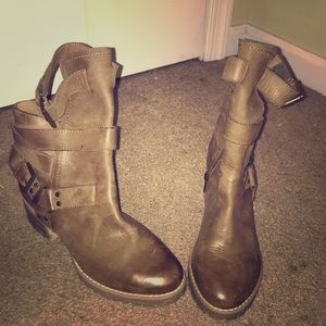 Boots size 7
